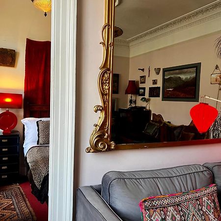 Central Apartment With Parking, Original Art And Antiques Edinburgh Luaran gambar
