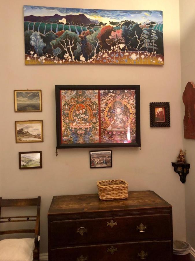 Central Apartment With Parking, Original Art And Antiques Edinburgh Luaran gambar