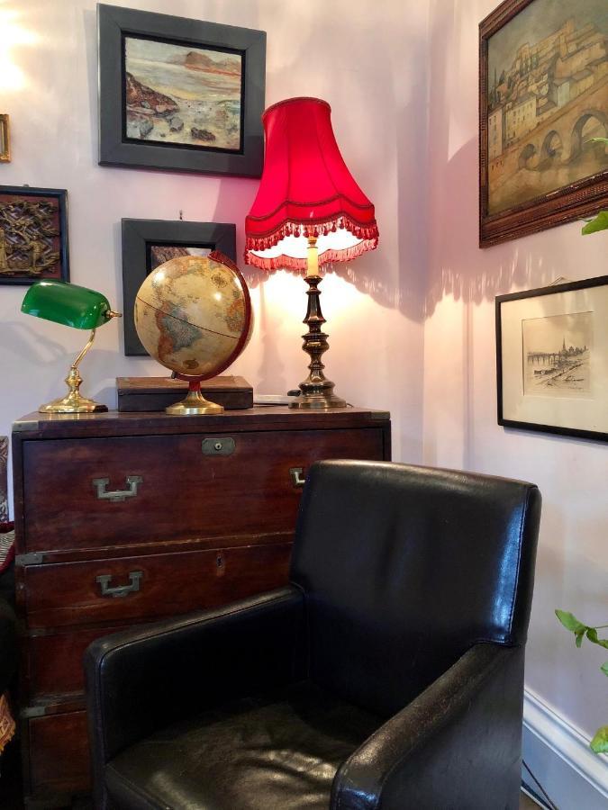 Central Apartment With Parking, Original Art And Antiques Edinburgh Luaran gambar