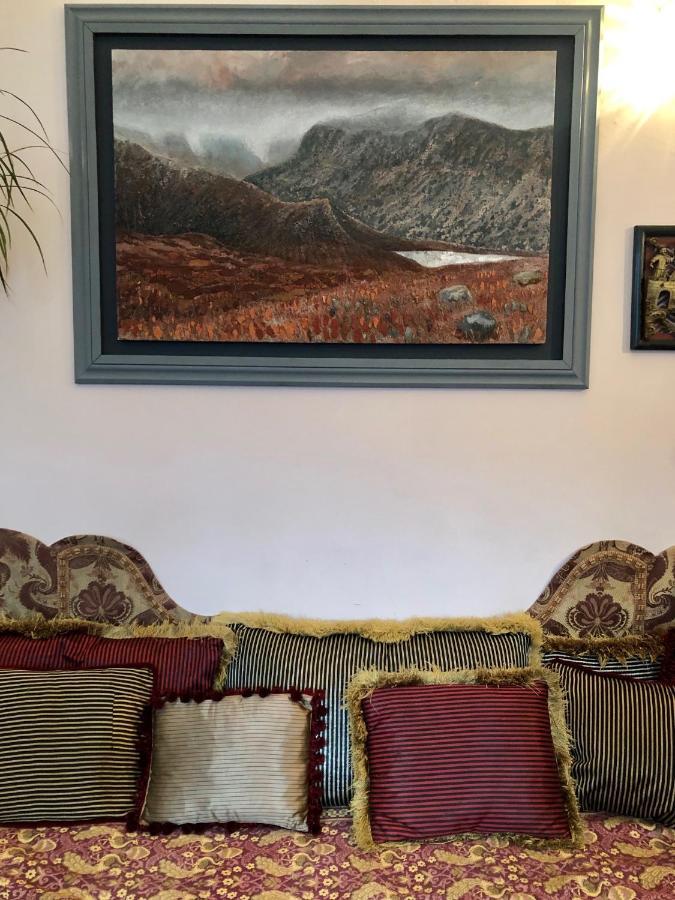 Central Apartment With Parking, Original Art And Antiques Edinburgh Luaran gambar
