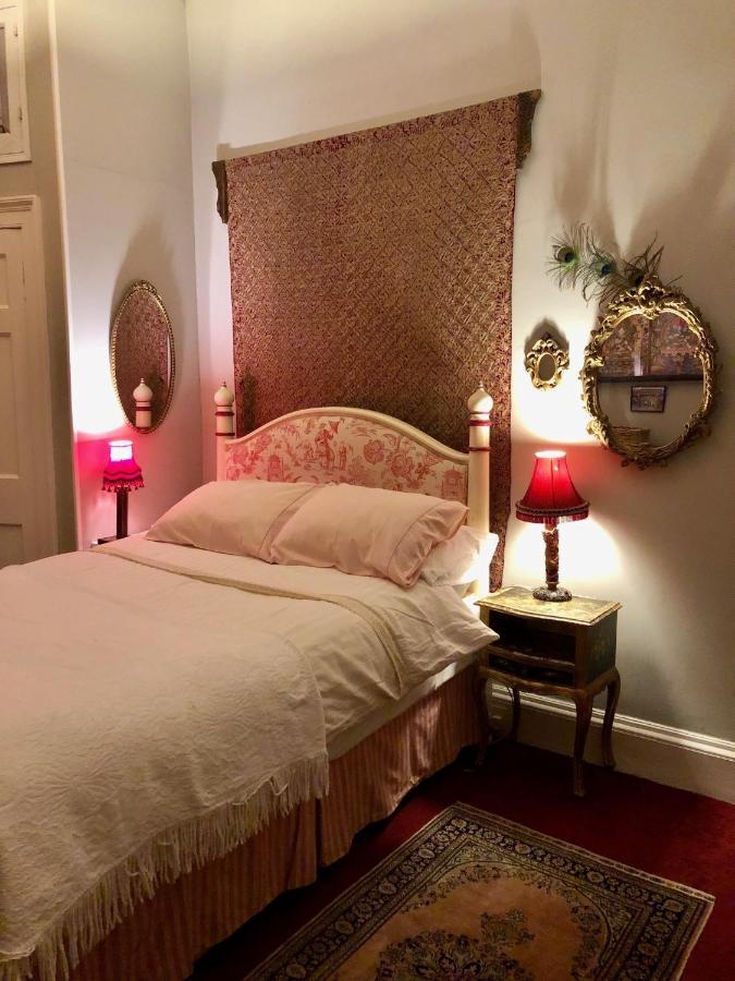 Central Apartment With Parking, Original Art And Antiques Edinburgh Luaran gambar