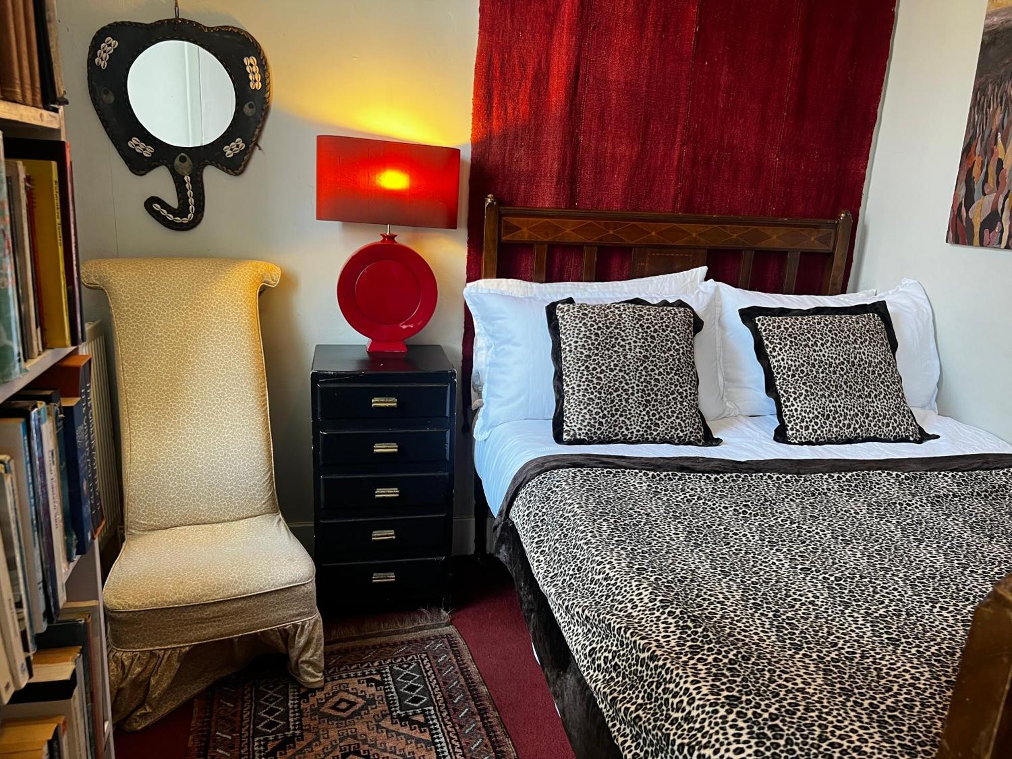 Central Apartment With Parking, Original Art And Antiques Edinburgh Luaran gambar