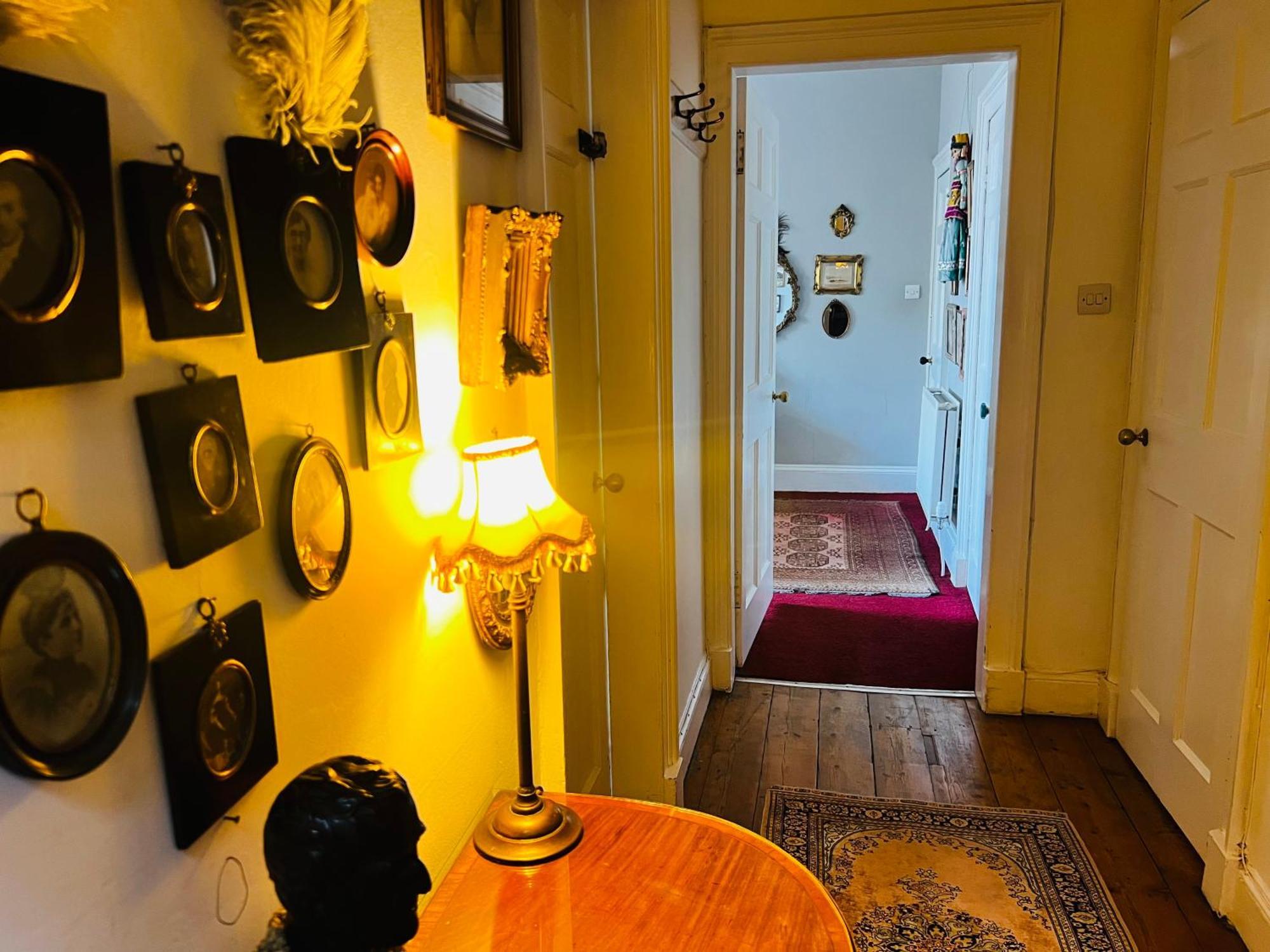 Central Apartment With Parking, Original Art And Antiques Edinburgh Luaran gambar