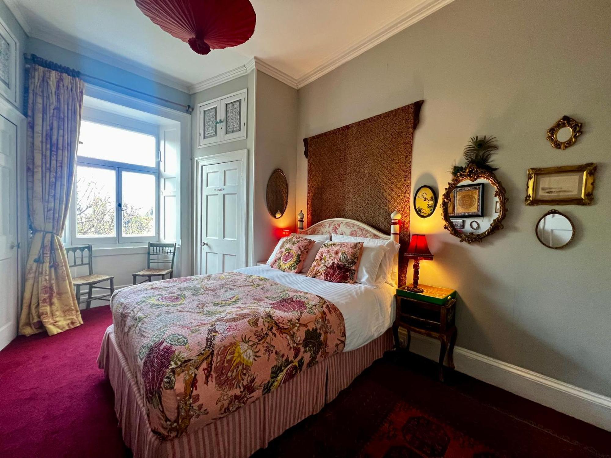 Central Apartment With Parking, Original Art And Antiques Edinburgh Luaran gambar
