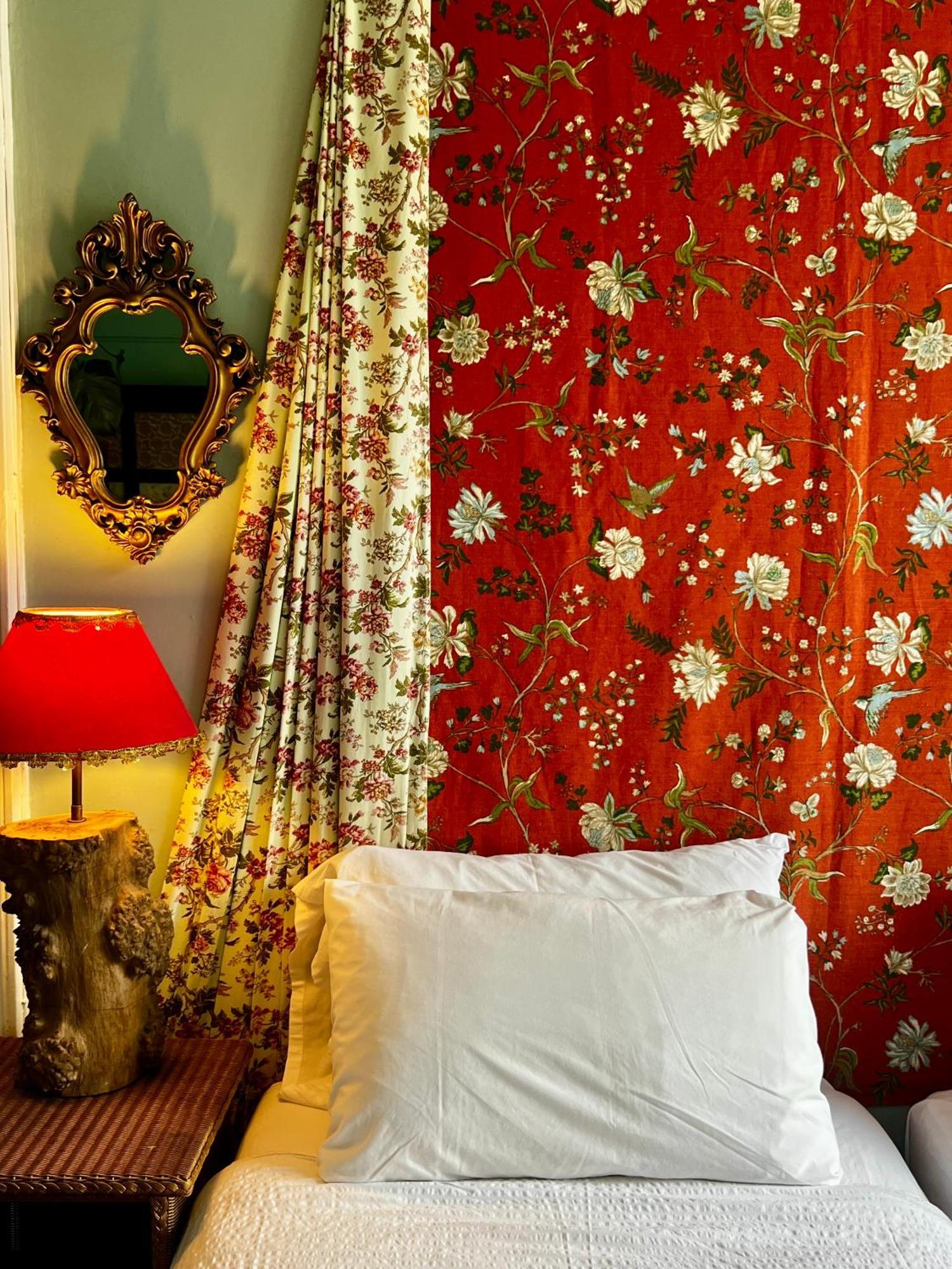 Central Apartment With Parking, Original Art And Antiques Edinburgh Luaran gambar