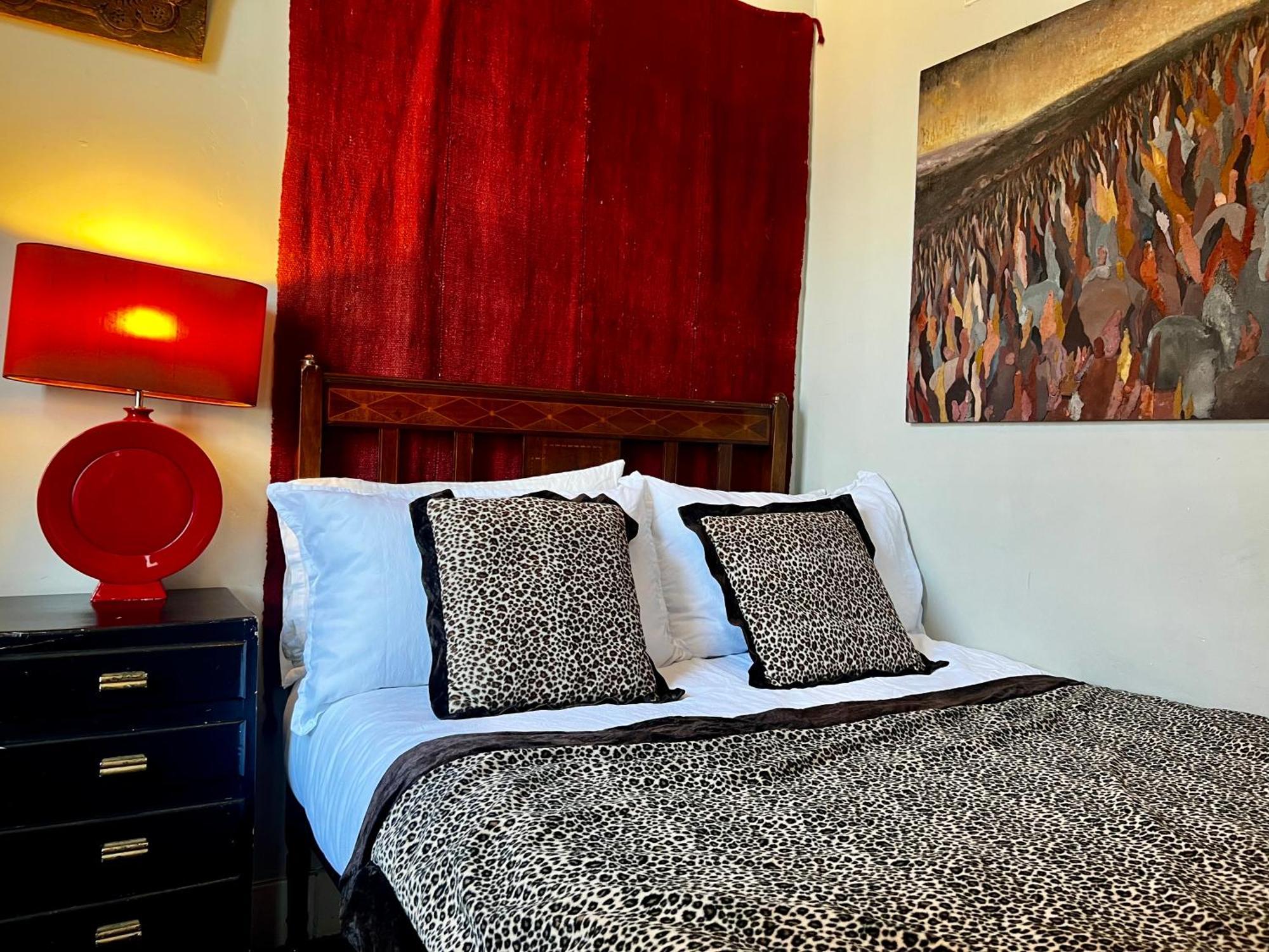 Central Apartment With Parking, Original Art And Antiques Edinburgh Luaran gambar