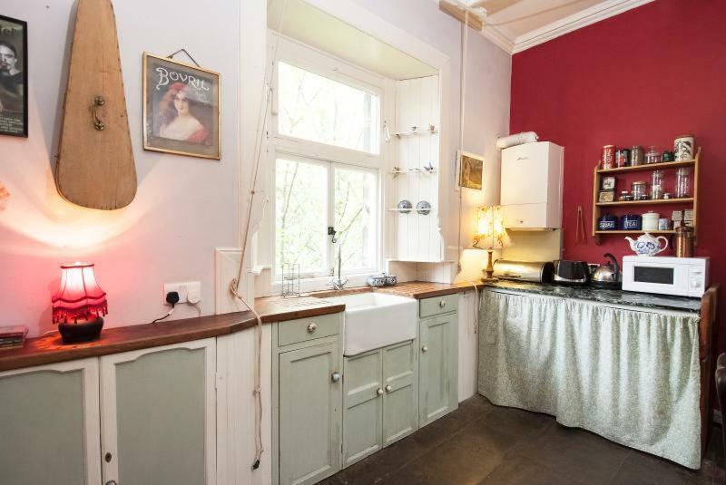 Central Apartment With Parking, Original Art And Antiques Edinburgh Luaran gambar