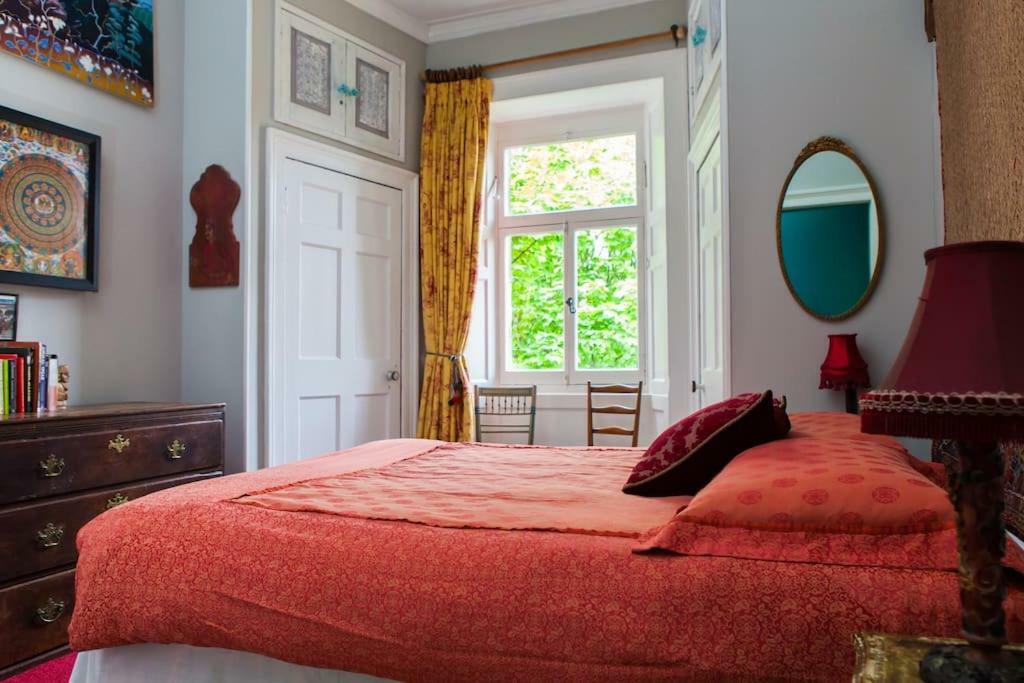 Central Apartment With Parking, Original Art And Antiques Edinburgh Luaran gambar