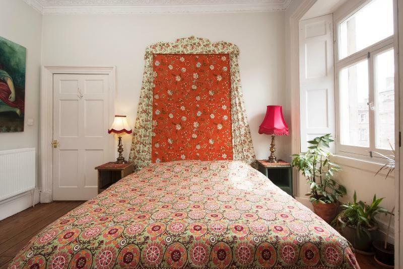 Central Apartment With Parking, Original Art And Antiques Edinburgh Luaran gambar