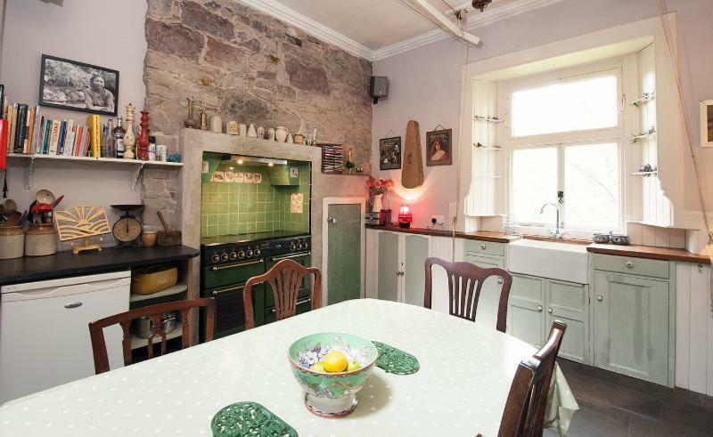 Central Apartment With Parking, Original Art And Antiques Edinburgh Luaran gambar